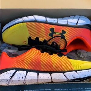 Boys size 6 under armour shoes